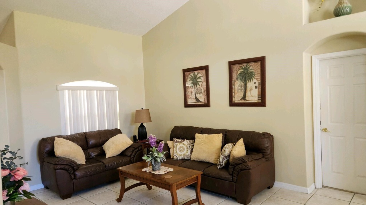 Photo of Livingroom in Orange Tree