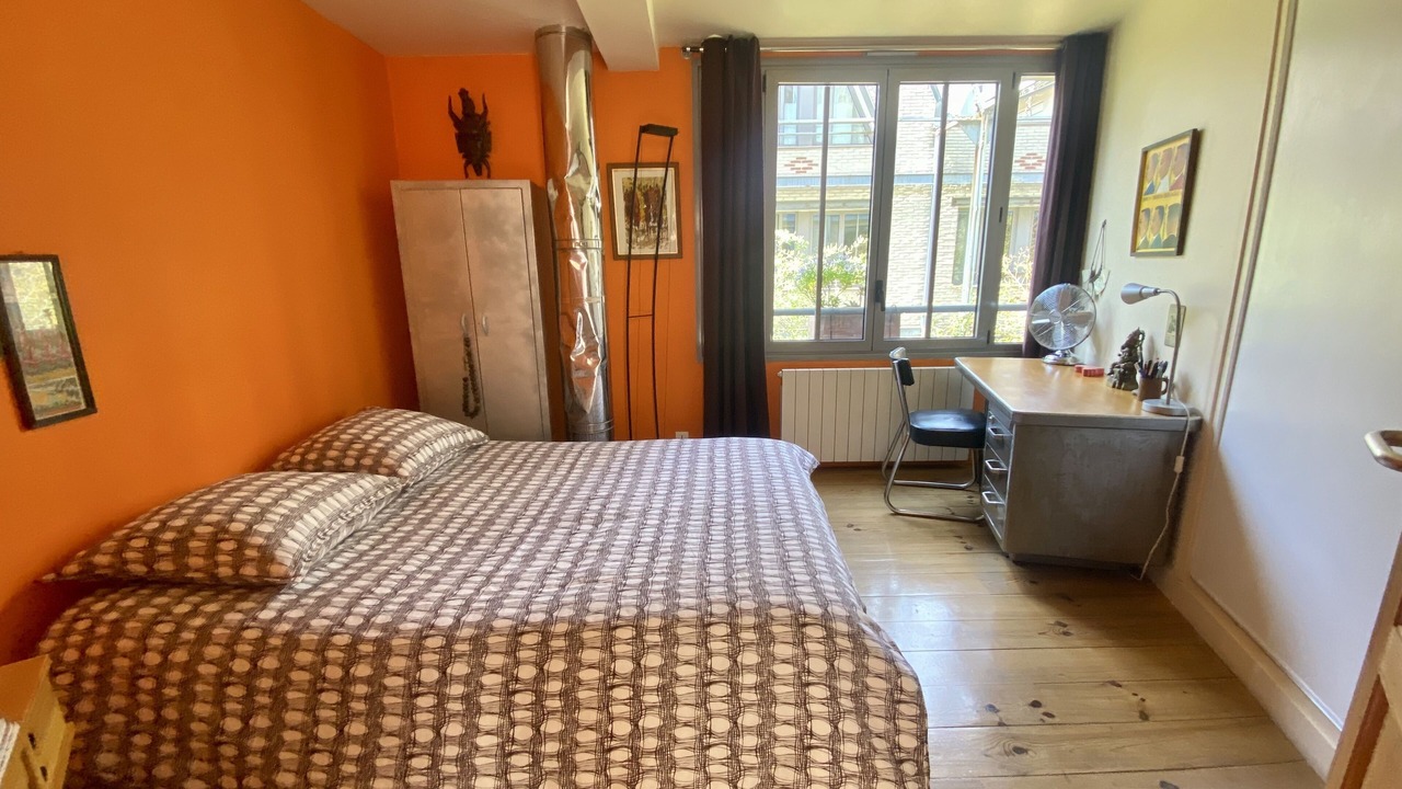 Photo of Bedroom in Hopital Saint-Louis