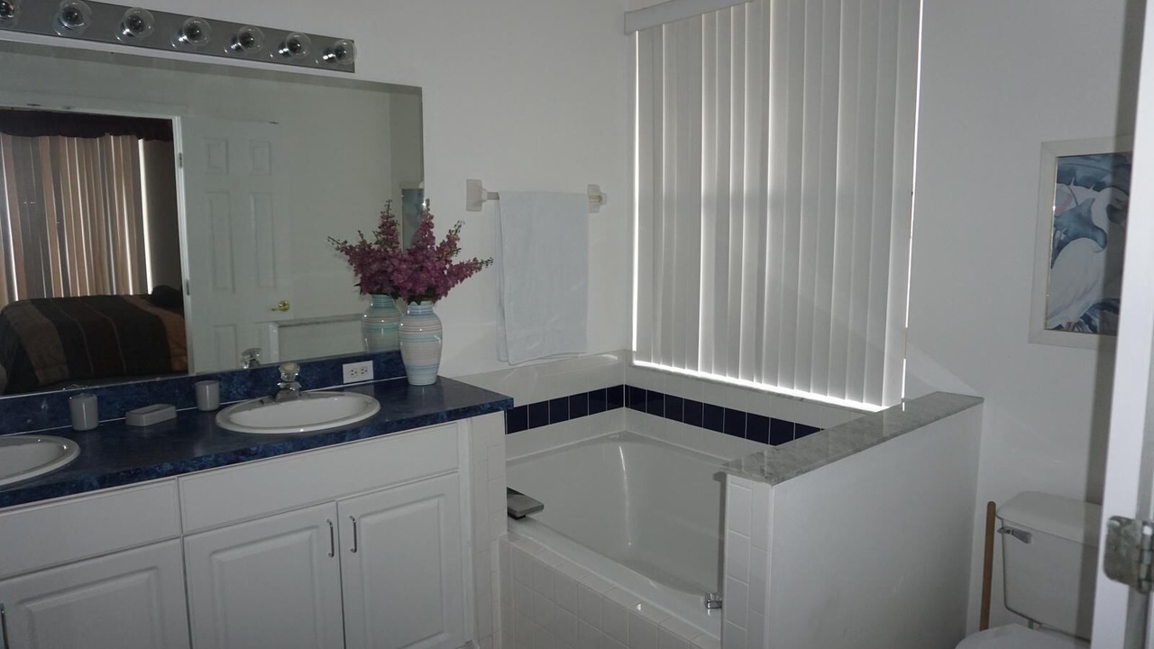 Photo of Bathroom in Sunset Lakes
