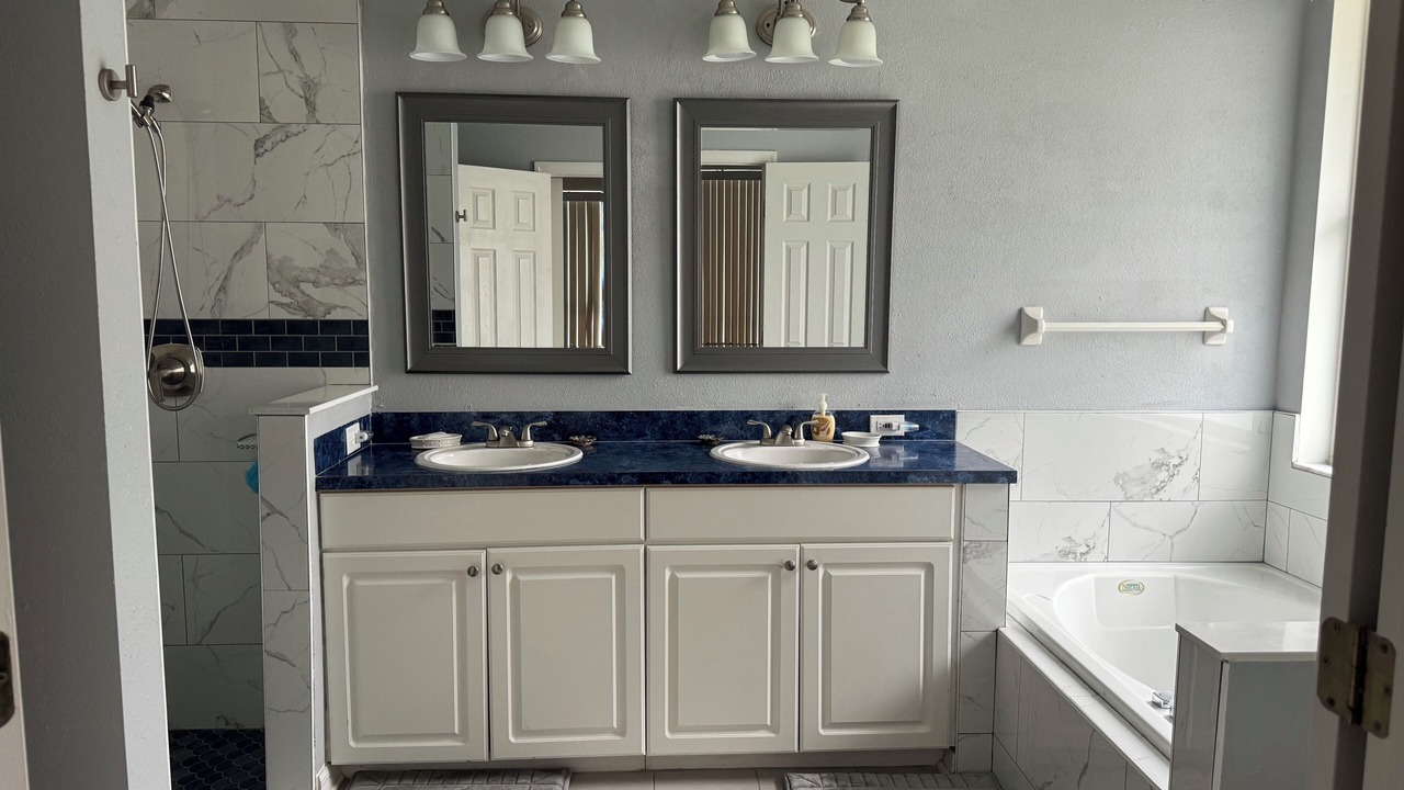 Photo of Bathroom in Sunset Lakes