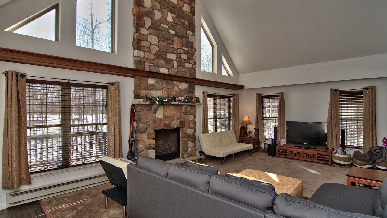 Photo of Livingroom in Briar Crest Woods