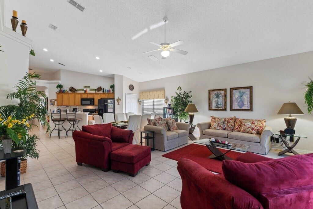 Photo of Livingroom in Four Corners