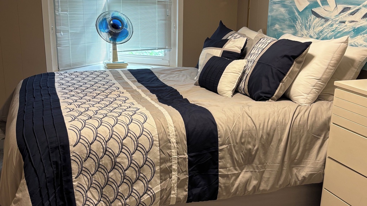 Photo of Bedroom in Duclos Point