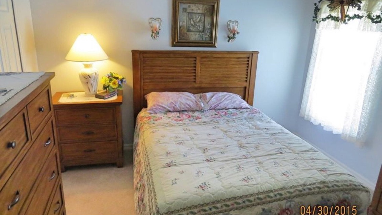 Photo of Bedroom in Crescent Lakes