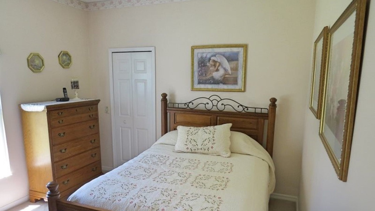 Photo of Bedroom in Crescent Lakes