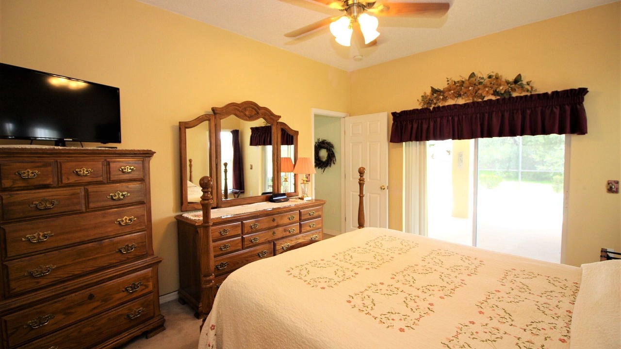 Photo of Bedroom in Crescent Lakes