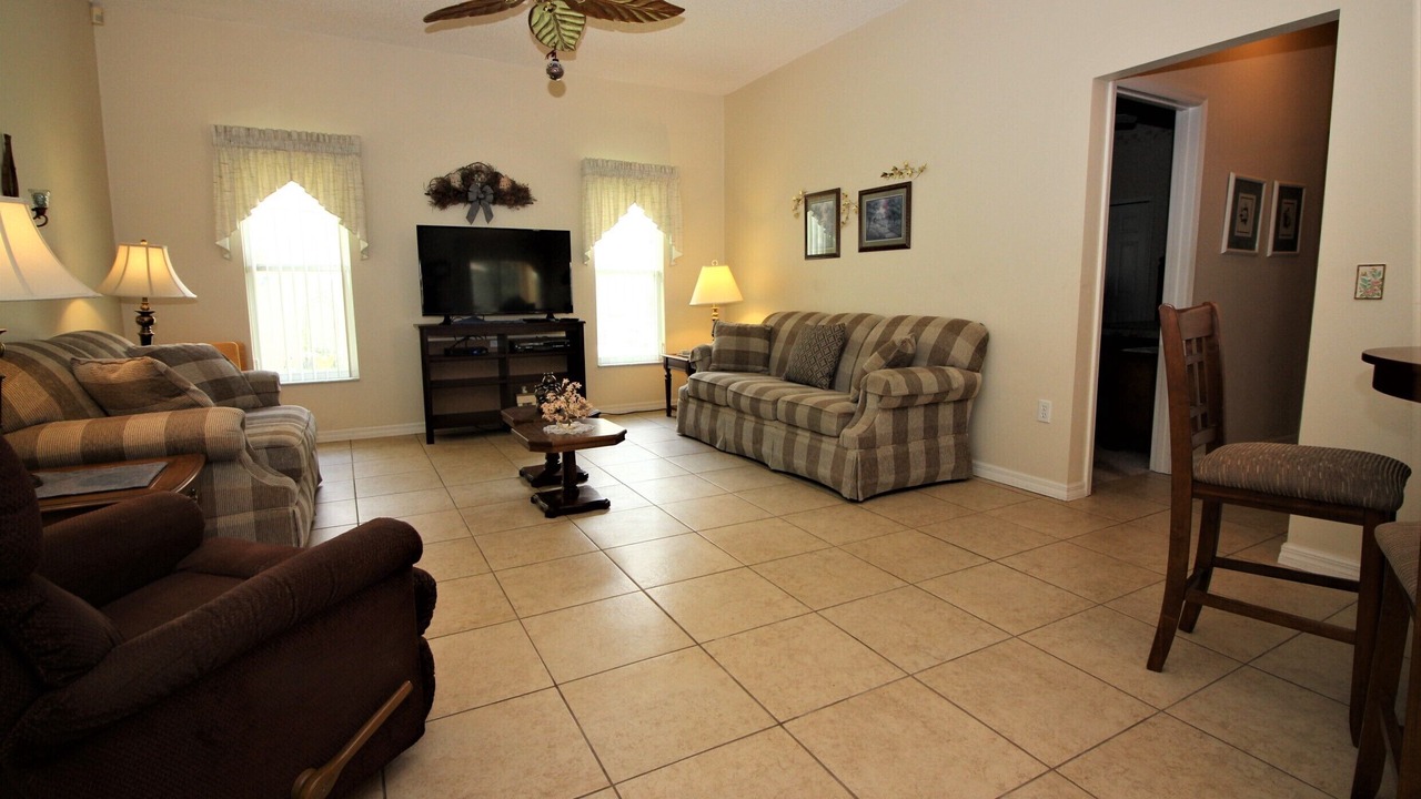 Photo of Livingroom in Crescent Lakes