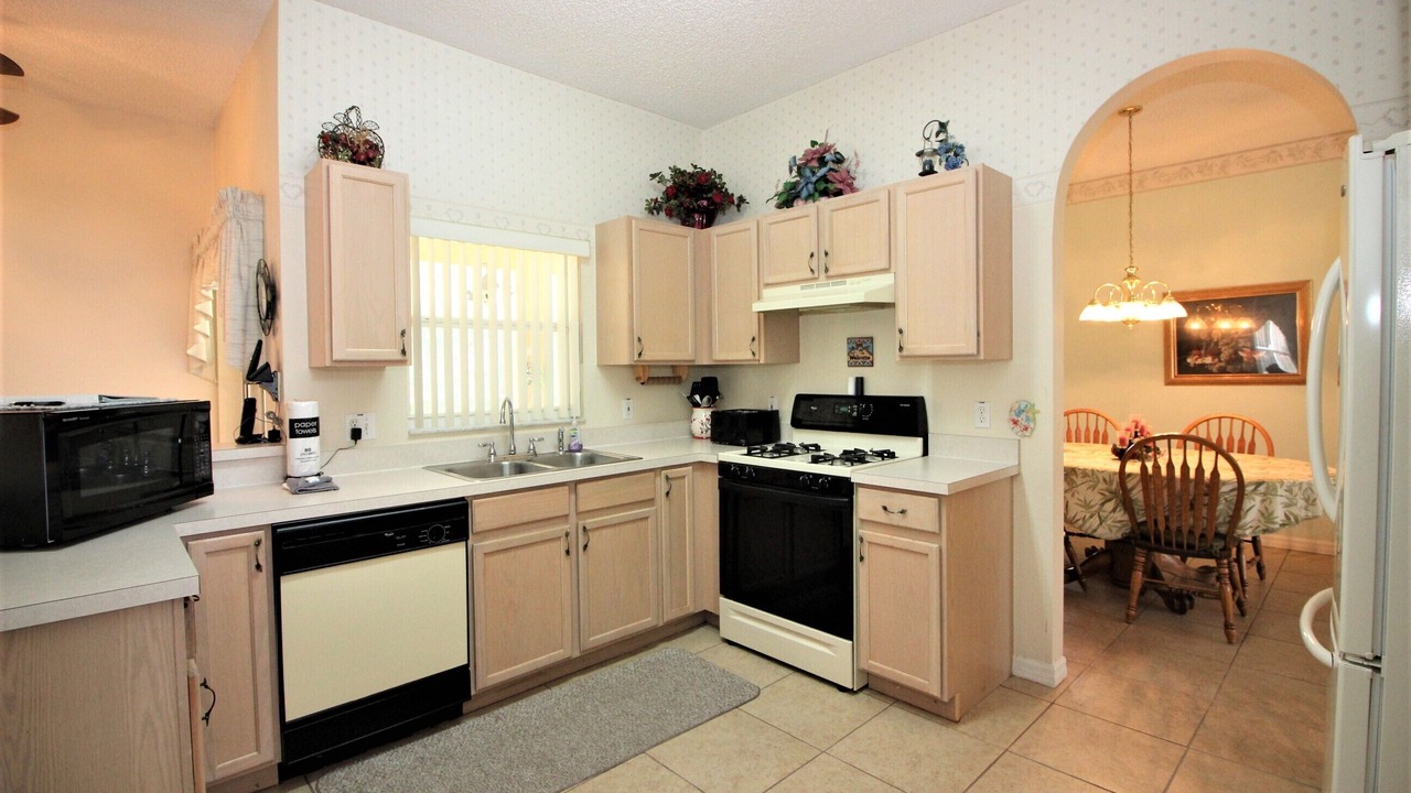 Photo of Kitchen in Crescent Lakes