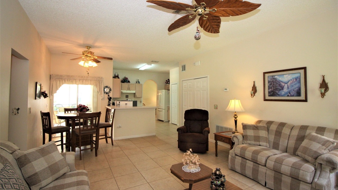 Photo of Livingroom in Crescent Lakes