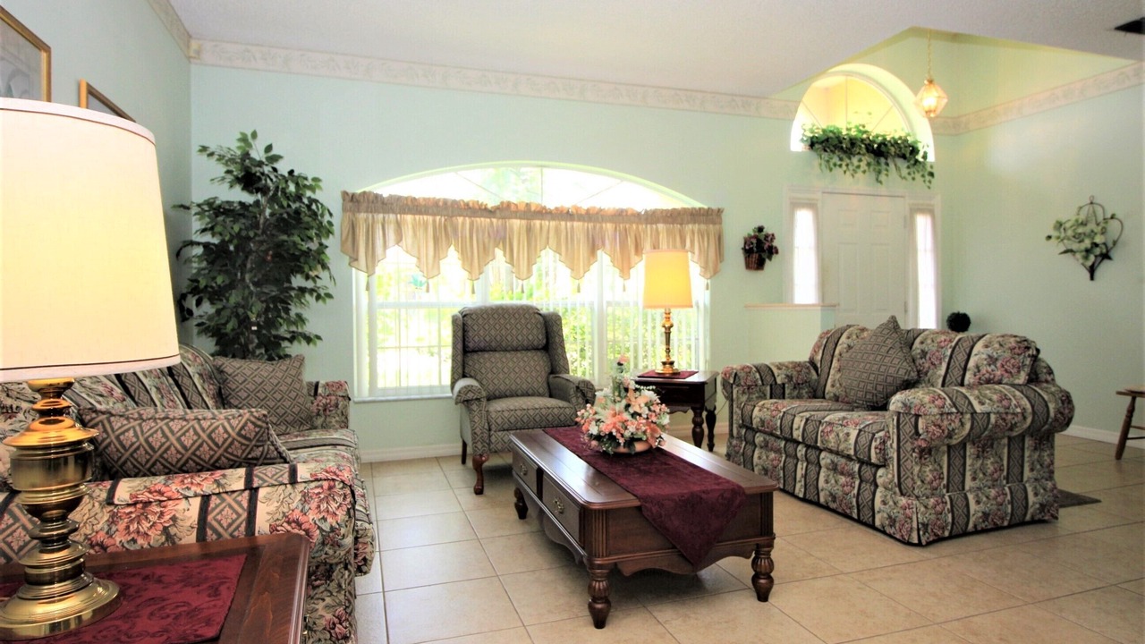 Photo of Livingroom in Crescent Lakes