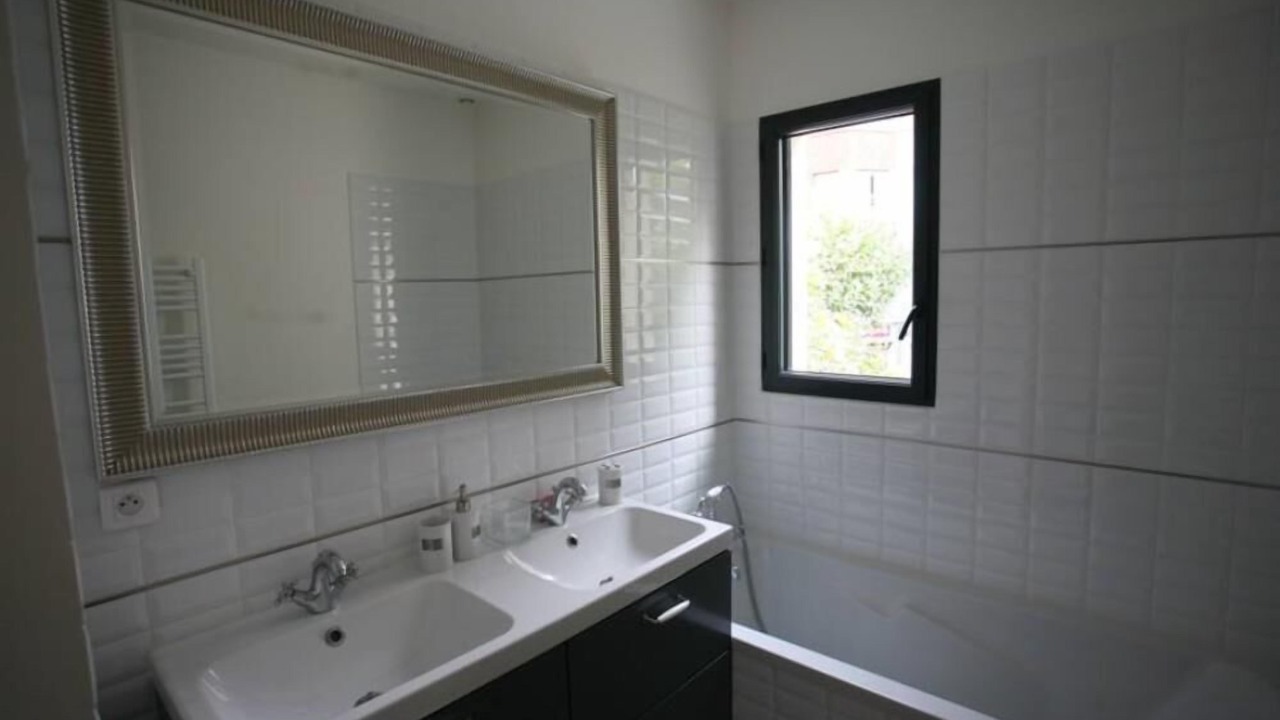 Photo of Bathroom in Montreuil