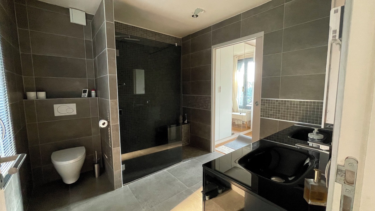Photo of Bathroom in Le Parc Saint-Maur