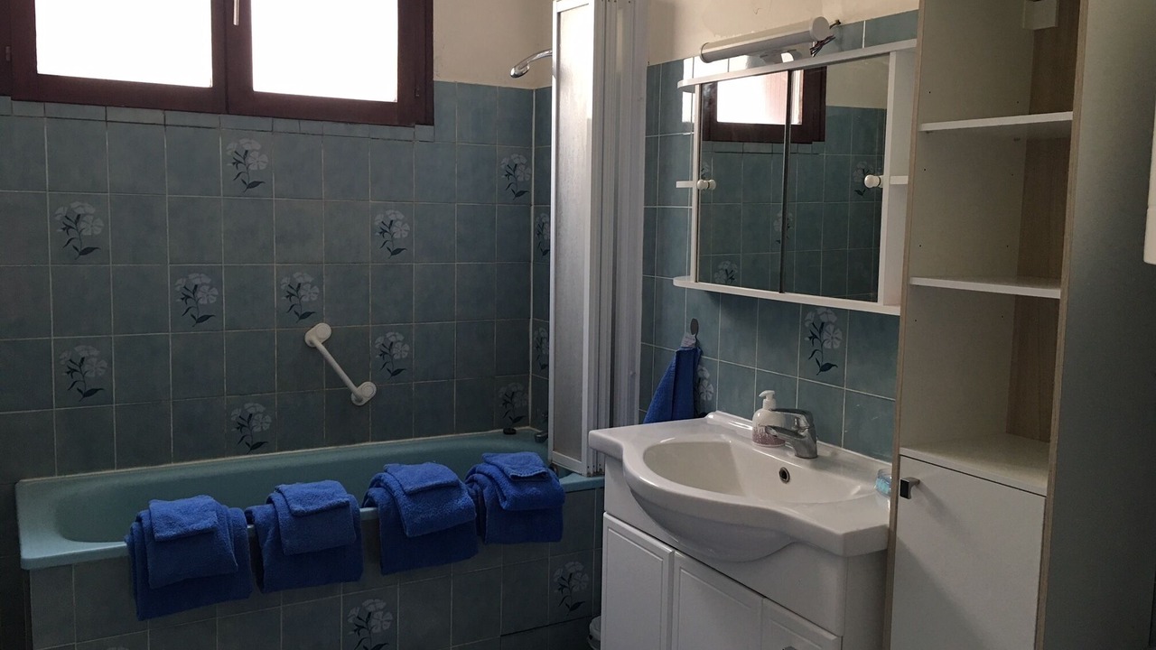 Photo of Bathroom in Gouvernes