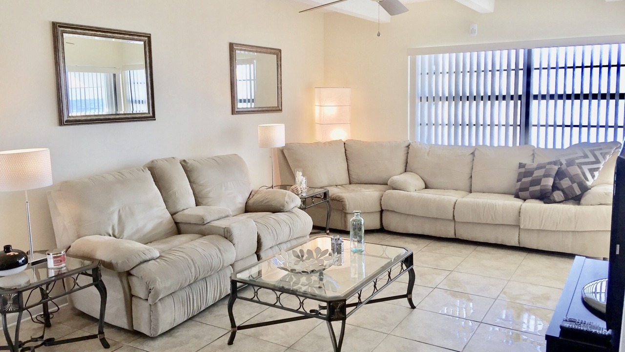 Photo of Livingroom in Central Beach