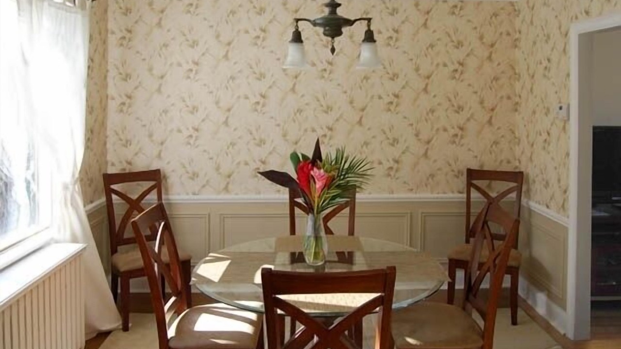 Photo of Livingroom in East York
