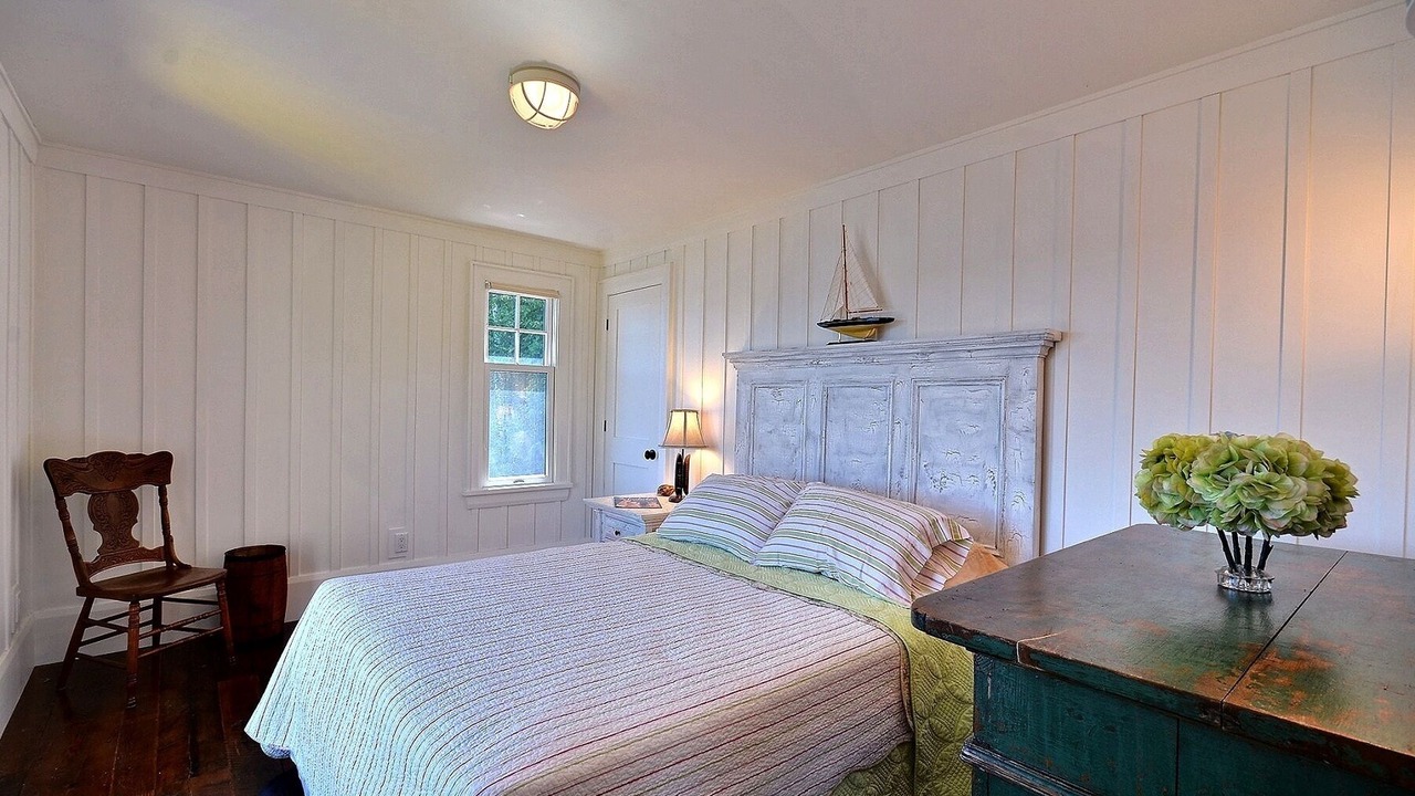 Photo of Bedroom in Utterson