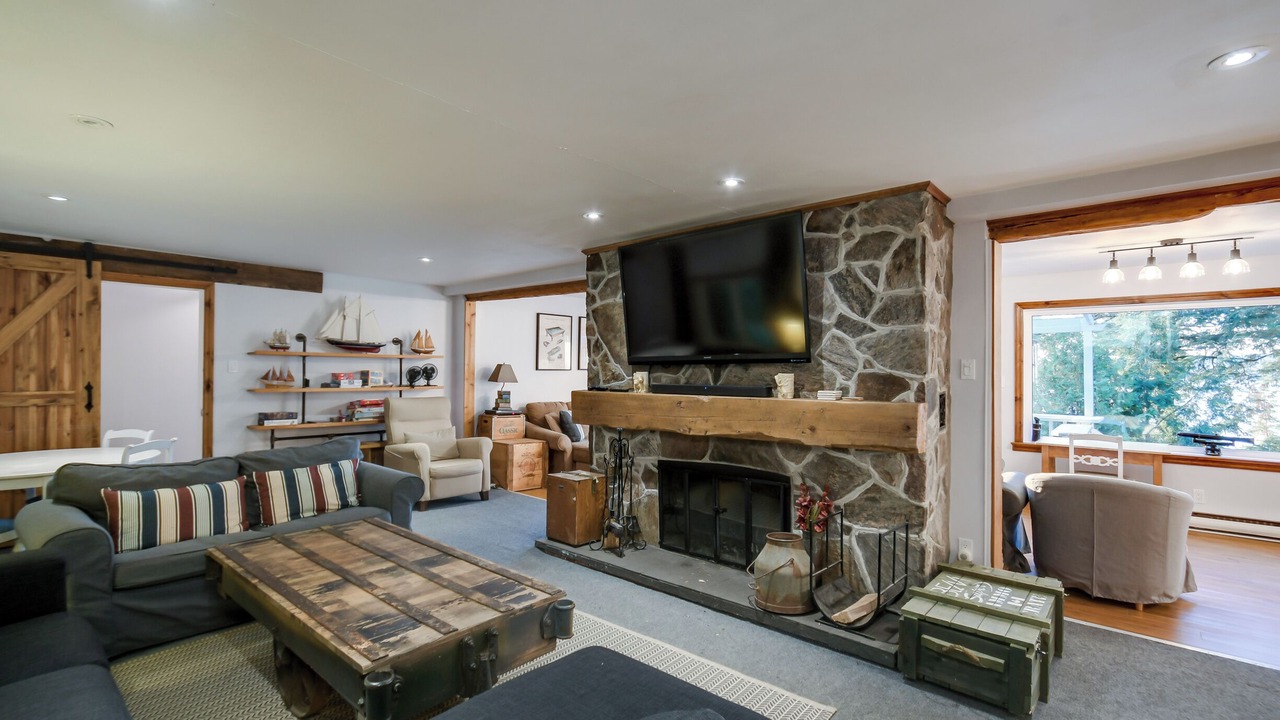 Photo of Livingroom in Baysville