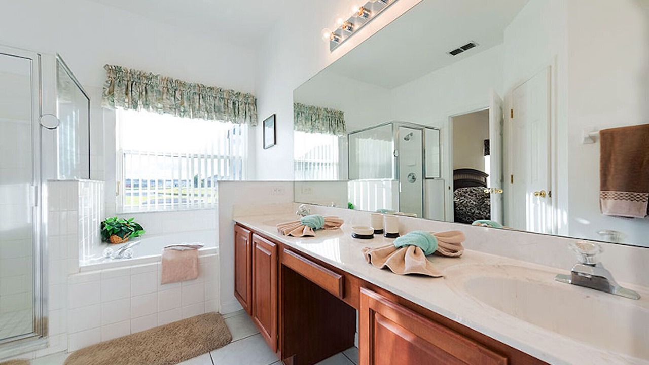 Photo of Bathroom in Crescent Lakes