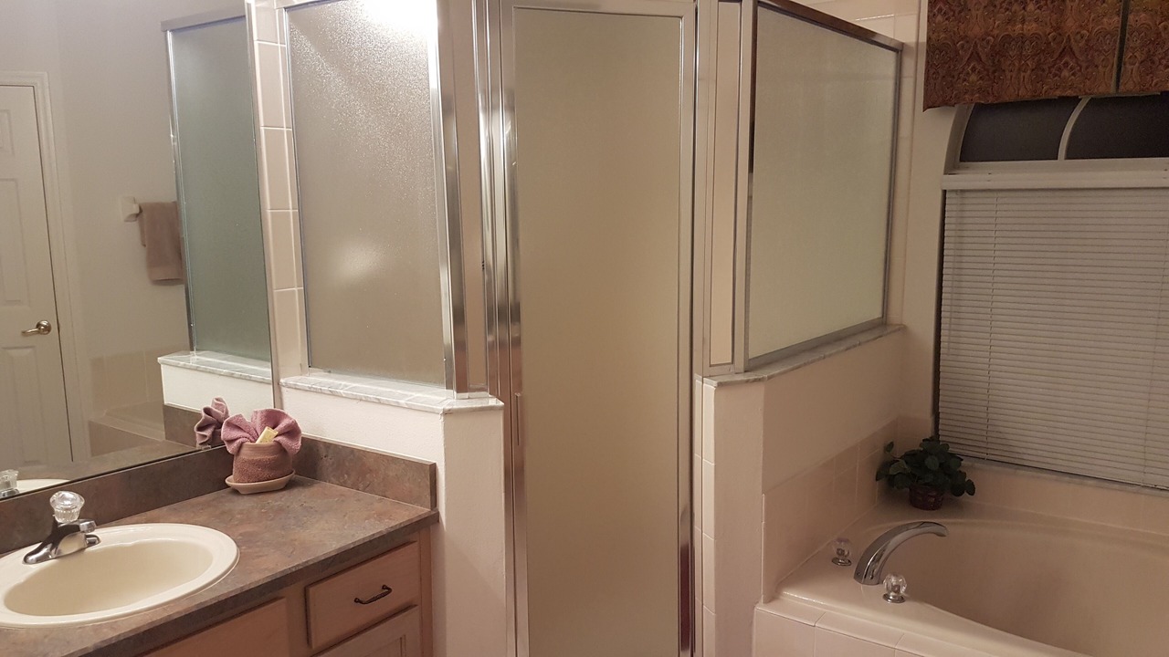 Photo of Bathroom in Orange Tree