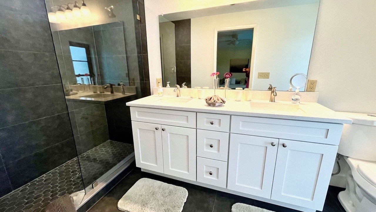 Photo of Bathroom in Caloosahatchee