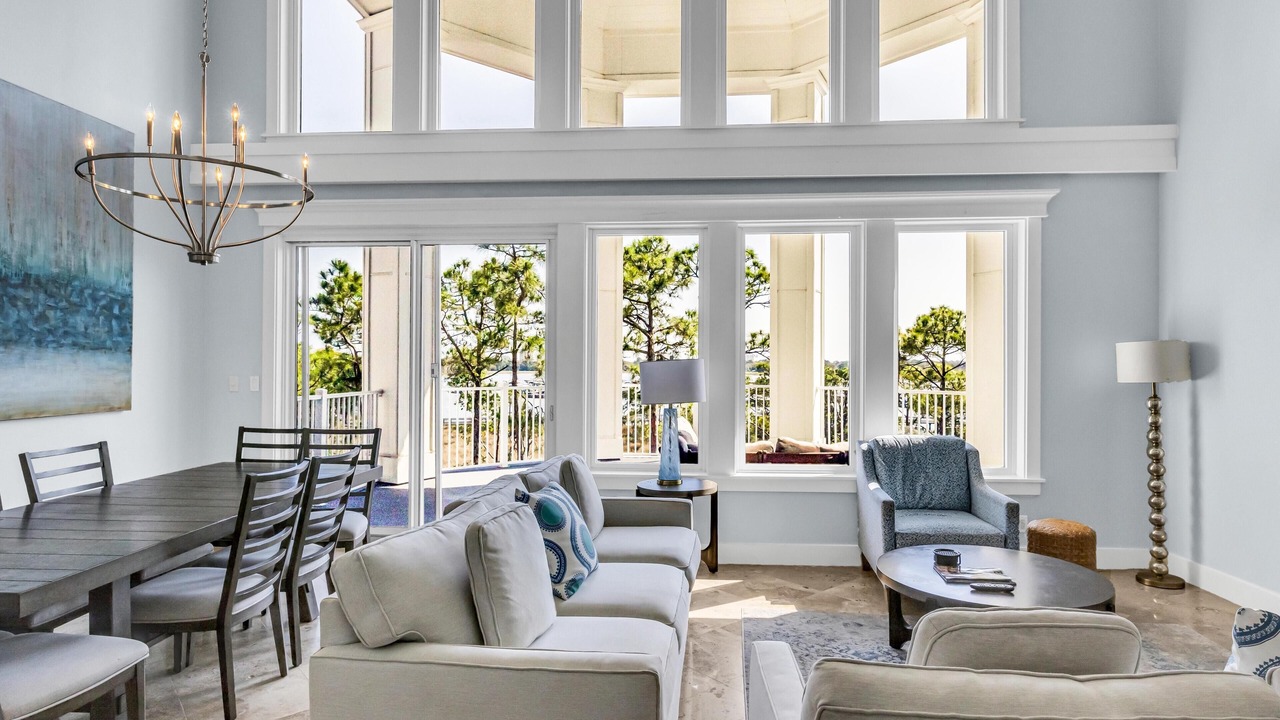 Photo of Livingroom in Baytowne Wharf