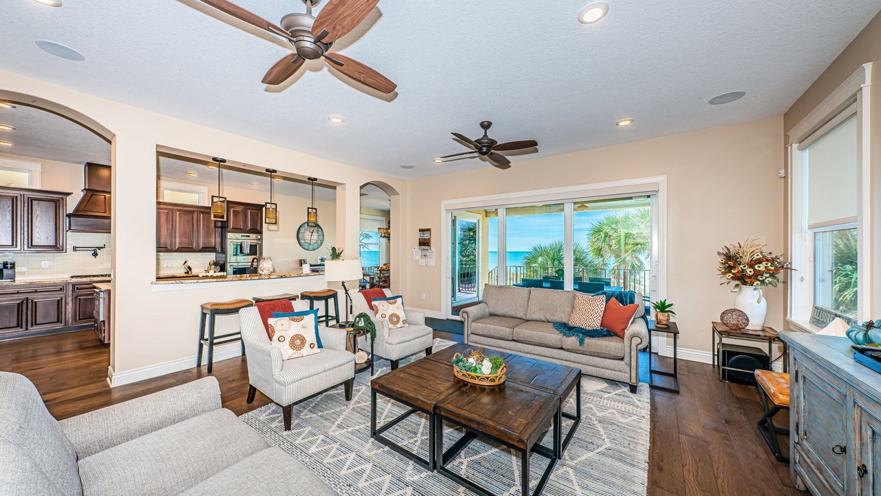 Photo of Livingroom in Treasure Island