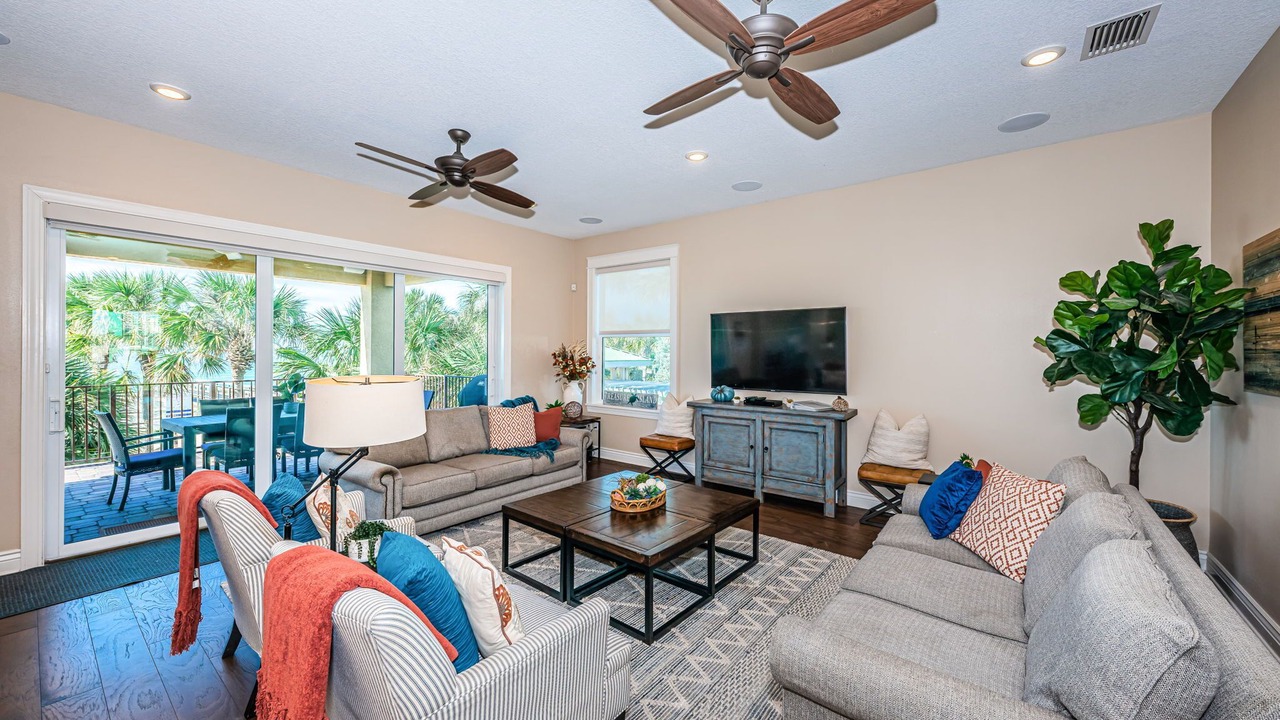 Photo of Livingroom in Treasure Island