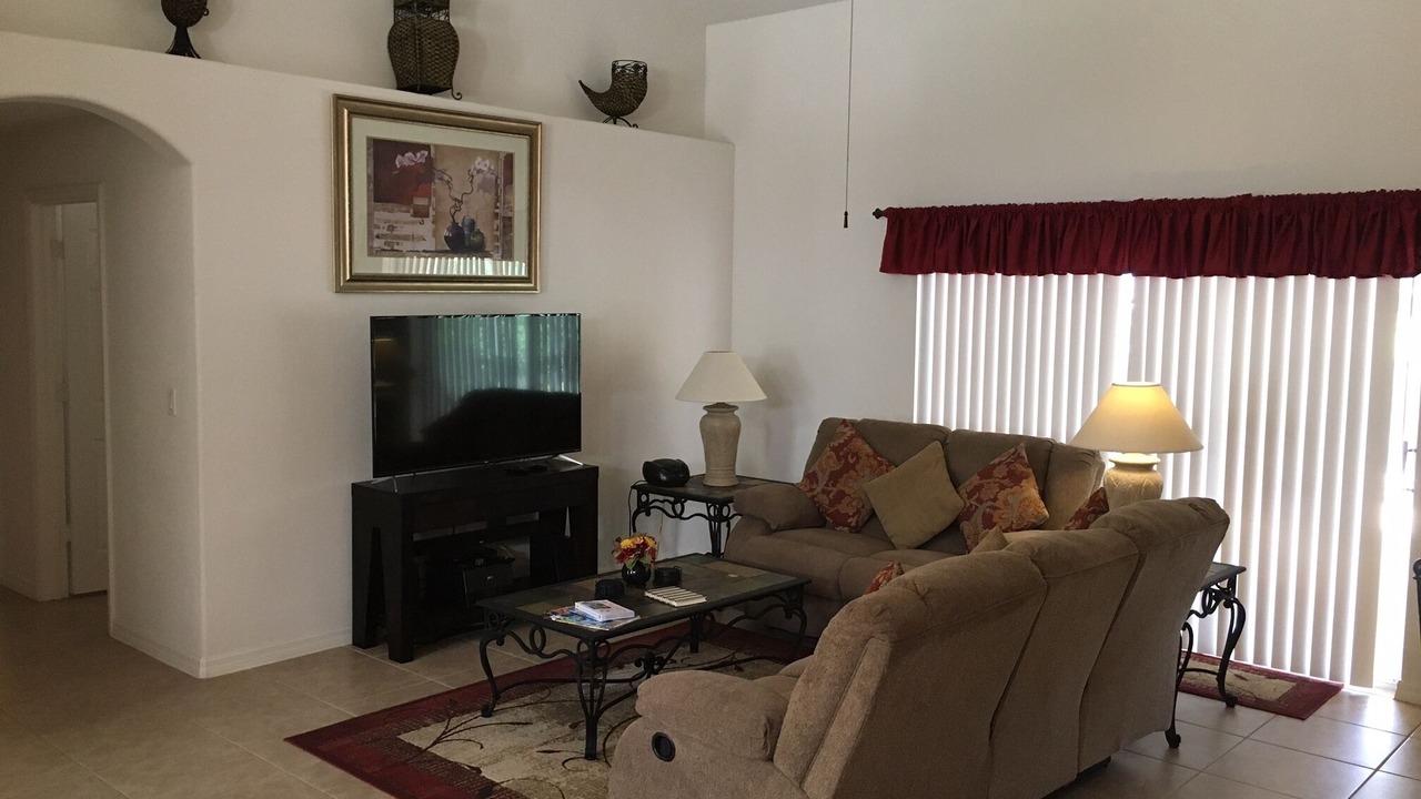 Photo of Livingroom in Orange Tree