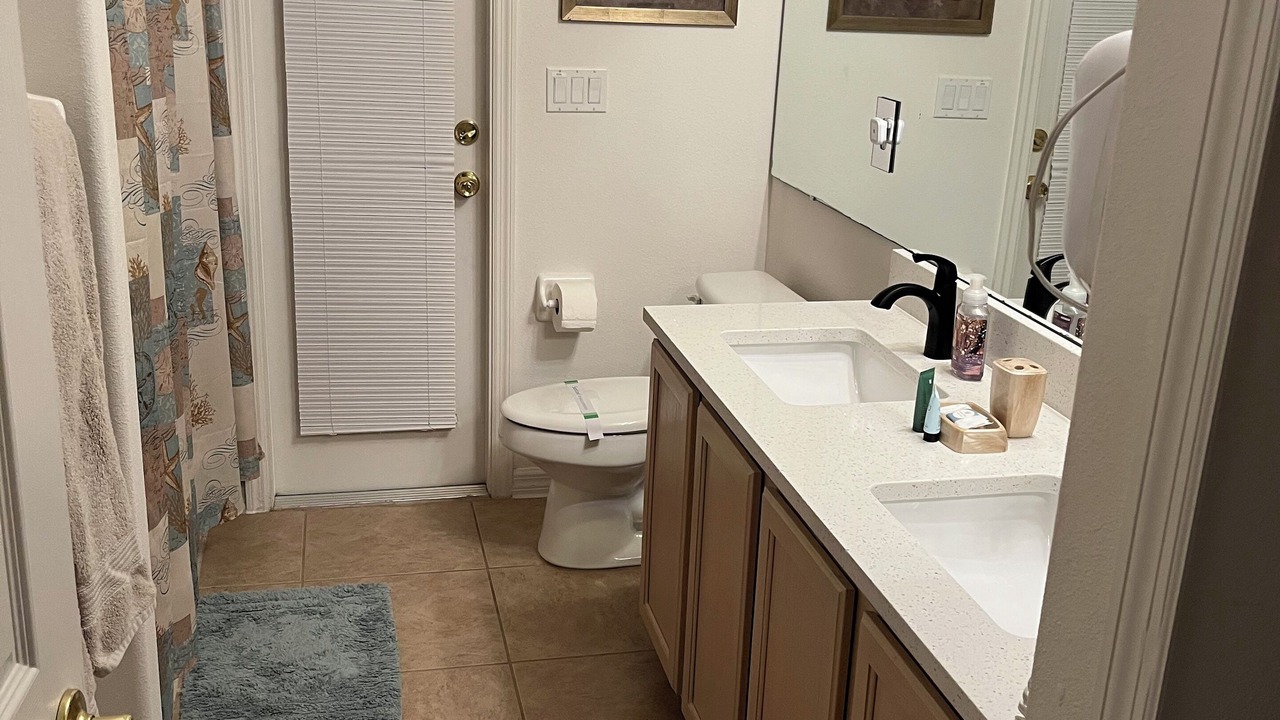 Photo of Bathroom in Orange Tree