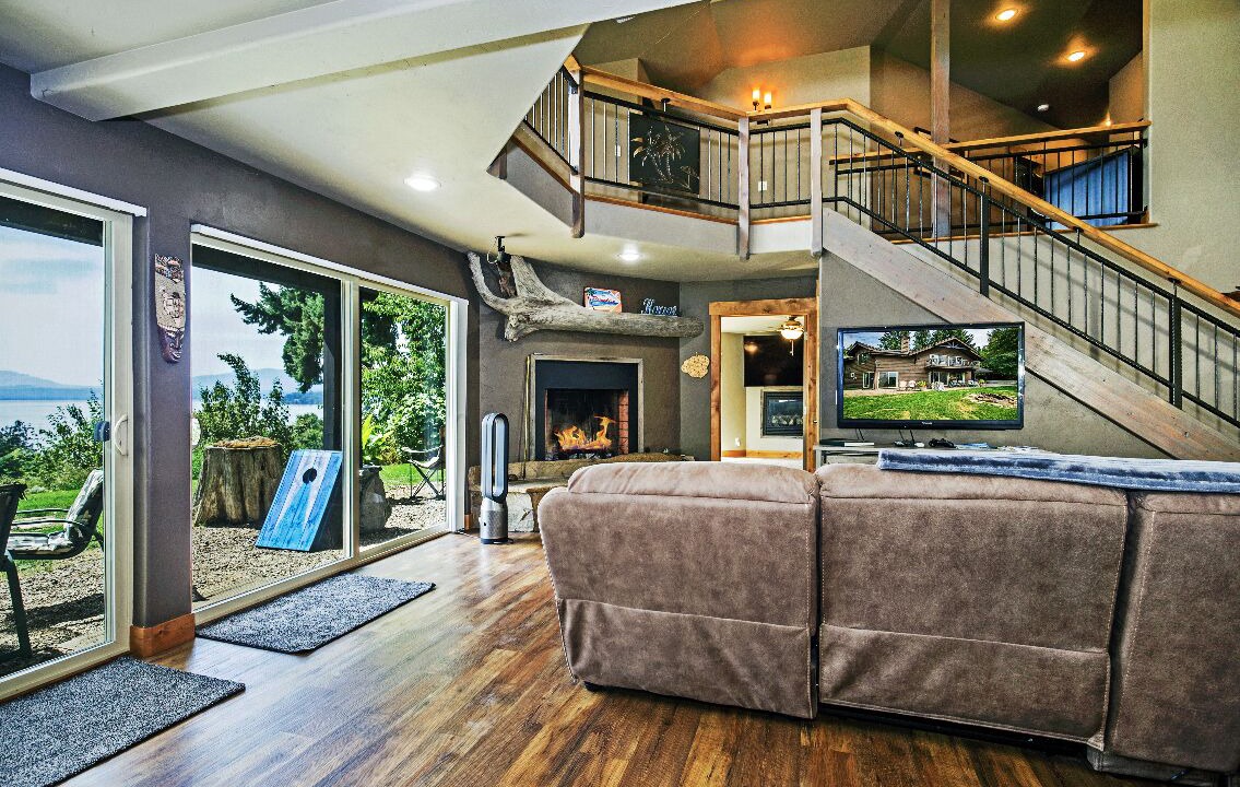 Photo of Livingroom in East Hope