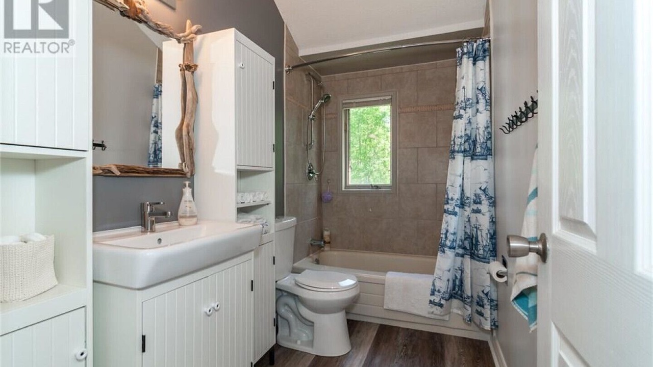 Photo of Bathroom in Honey Harbour