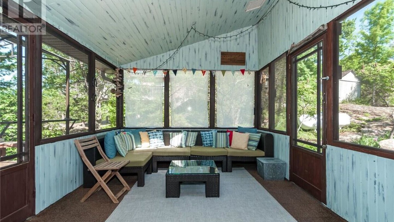 Photo of Livingroom in Honey Harbour
