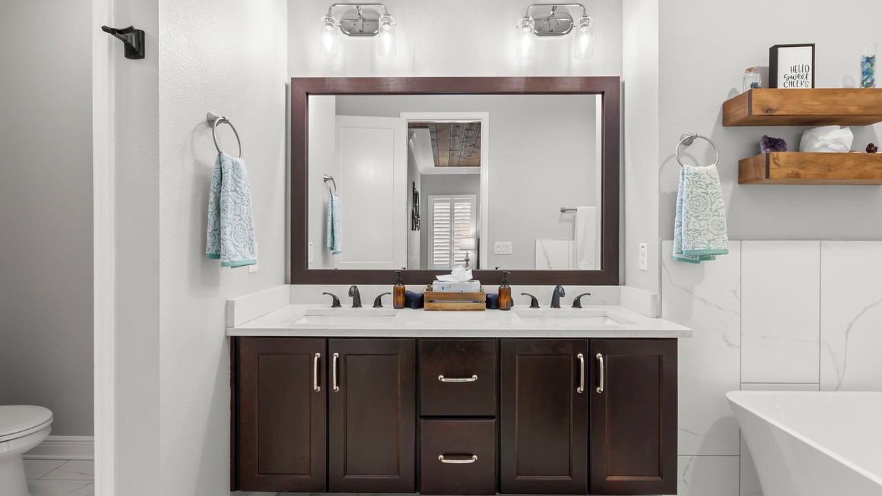 Photo of Bathroom in Courier City - Oscawana