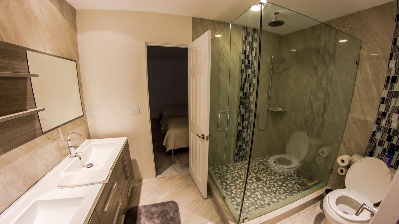 Photo of Bathroom in East Central Boulevard
