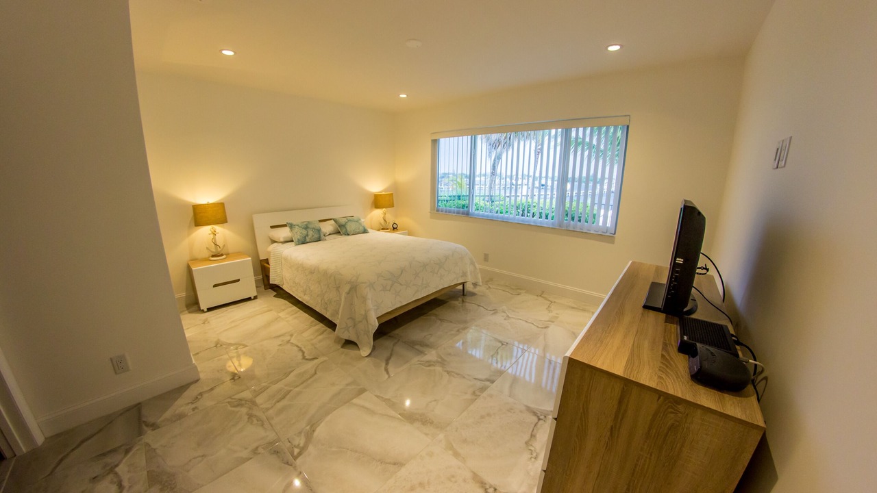 Photo of Bedroom in East Central Boulevard
