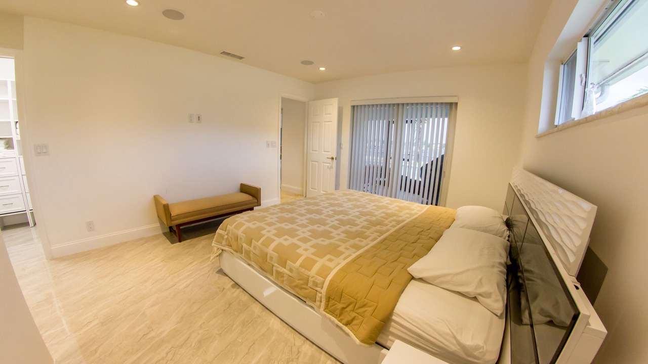 Photo of Bedroom in East Central Boulevard