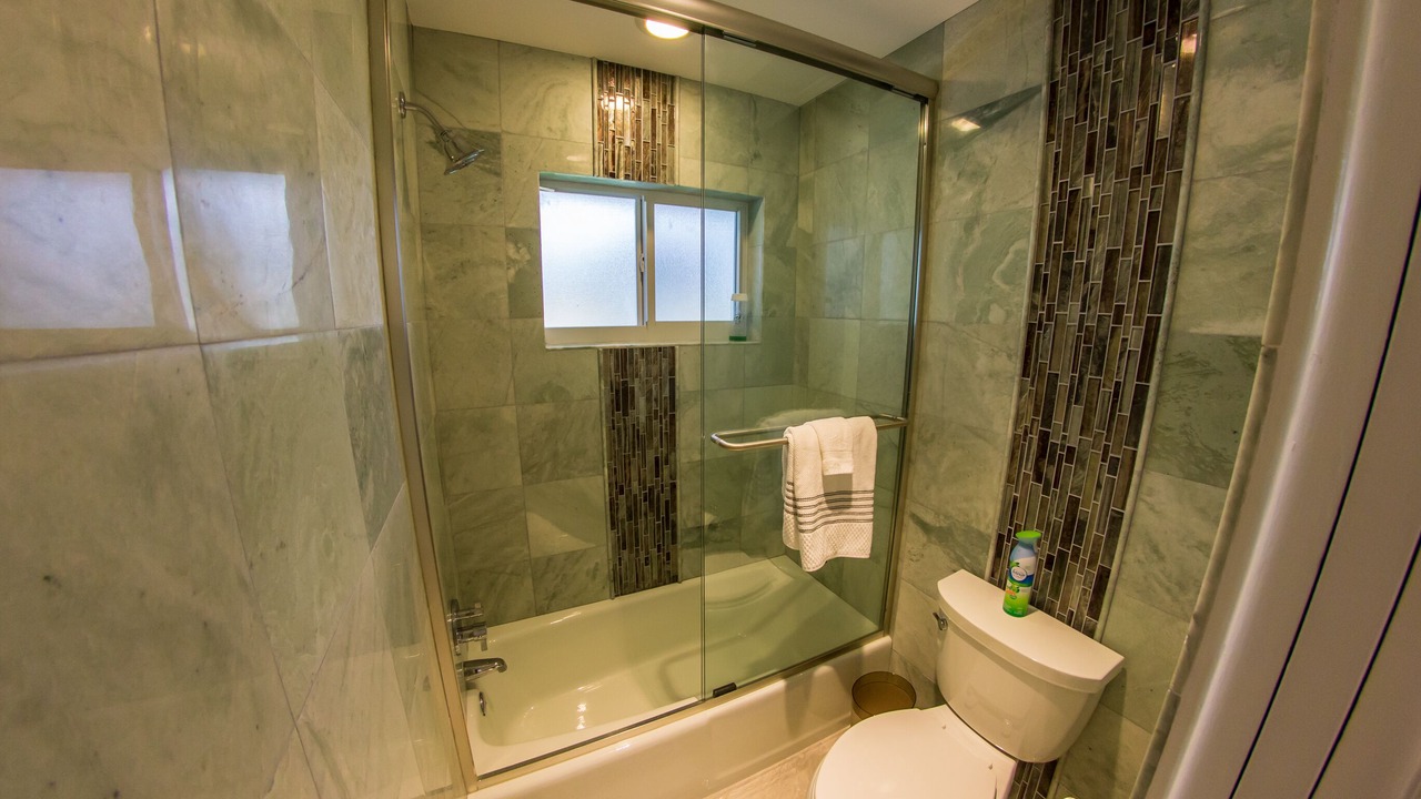 Photo of Bathroom in East Central Boulevard
