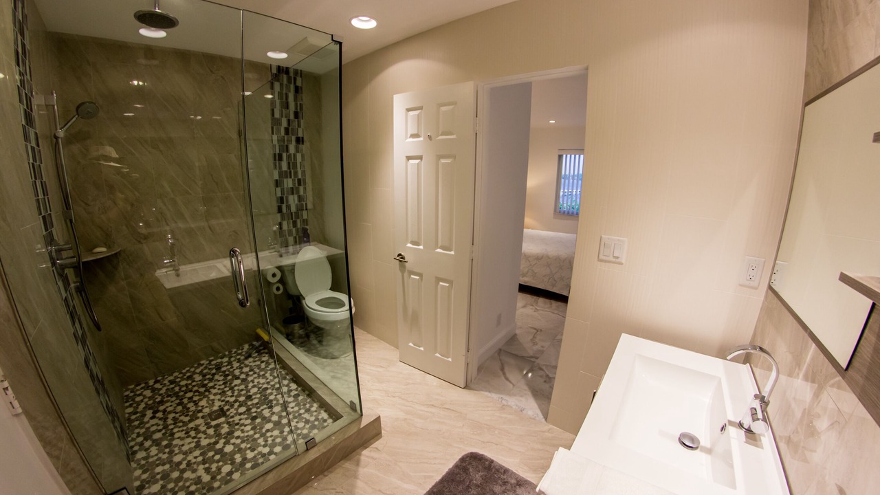 Photo of Bathroom in East Central Boulevard