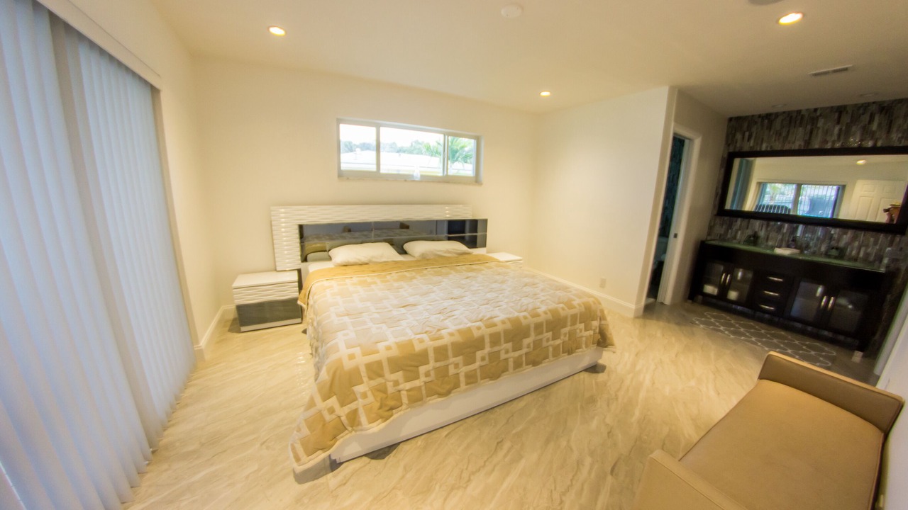 Photo of Bedroom in East Central Boulevard