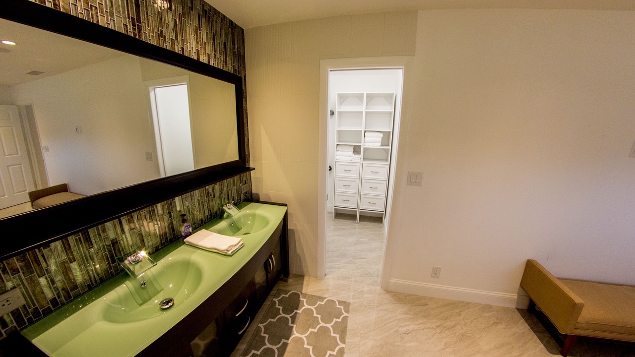 Photo of Bathroom in East Central Boulevard