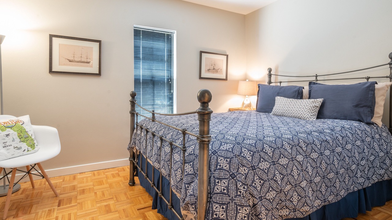 Photo of Bedroom in Bayshore Gardens