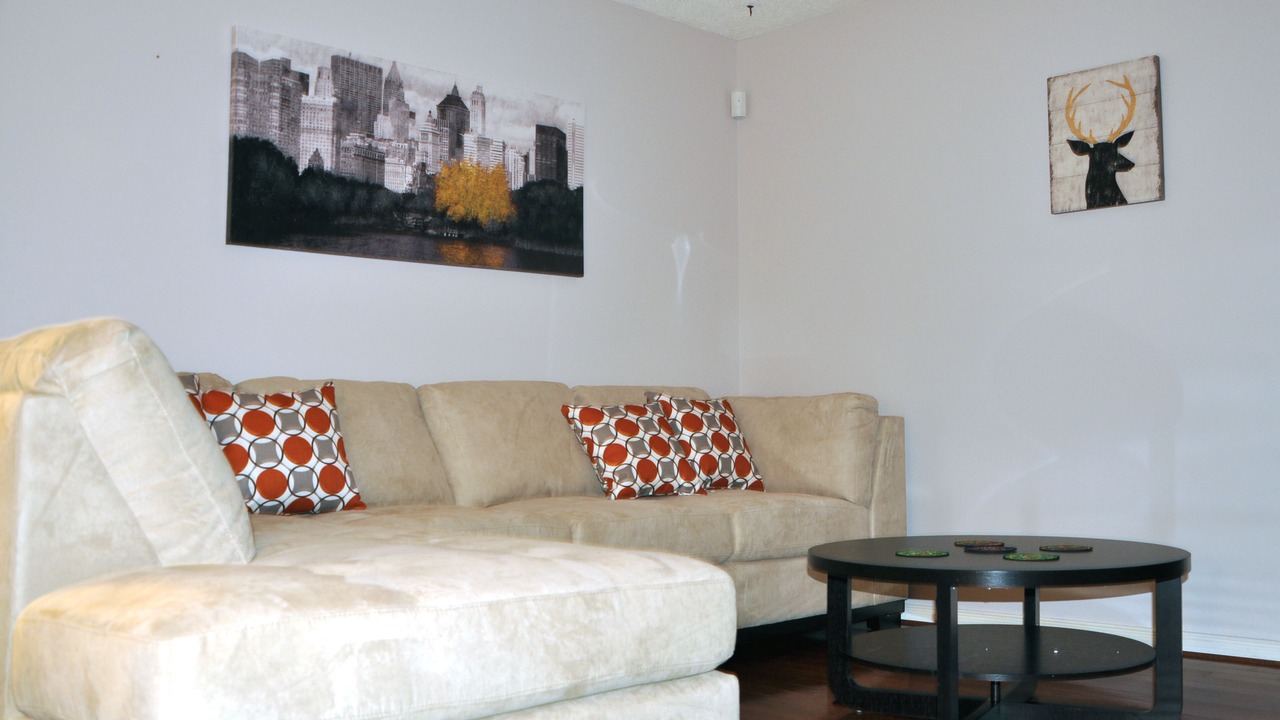 Photo of Livingroom in Central Erin Mills