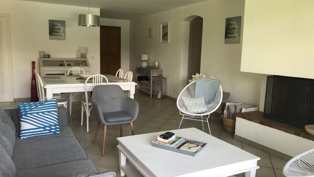 Photo of Livingroom in Cirendinu