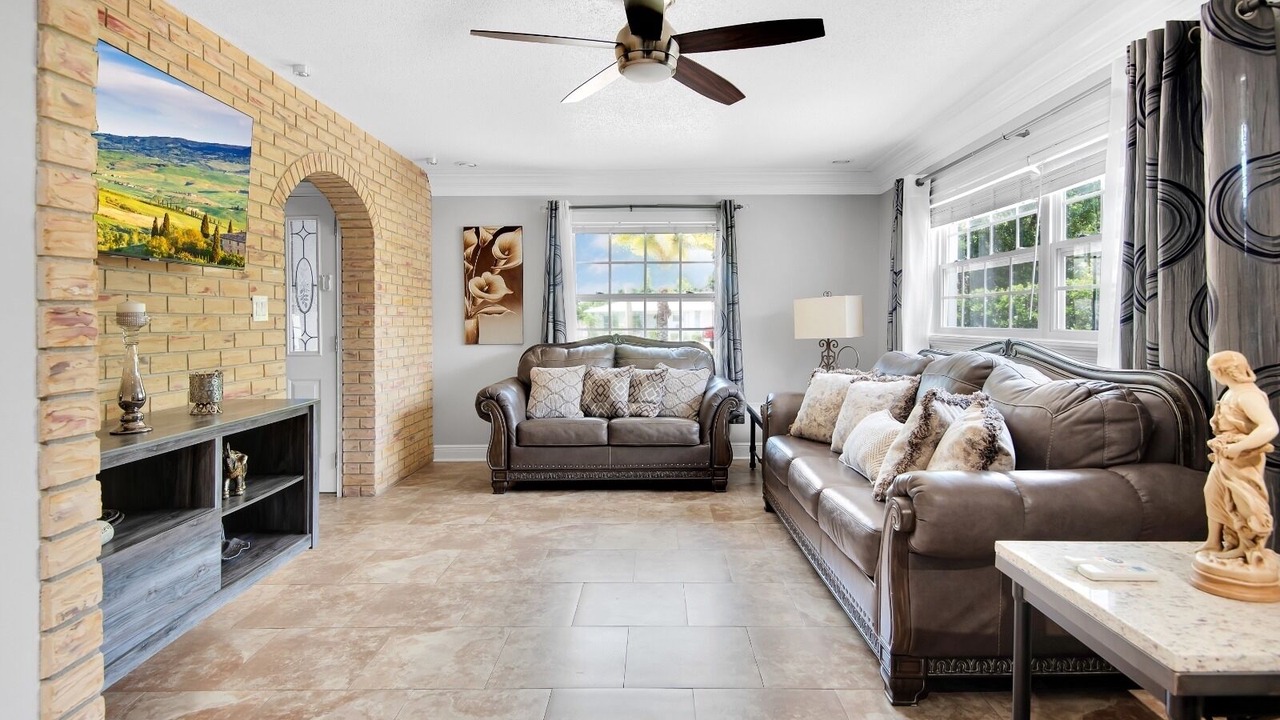 Photo of Livingroom in Englewood Park