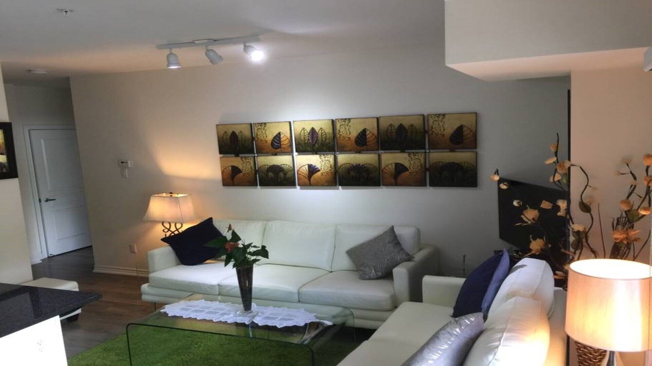Photo of Livingroom in Mississauga Valleys