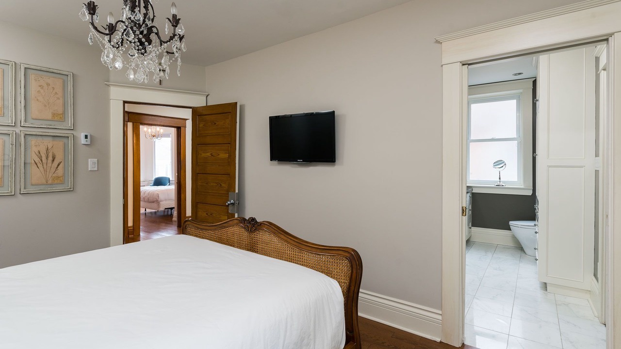 Photo of Bedroom in High Park-Swansea