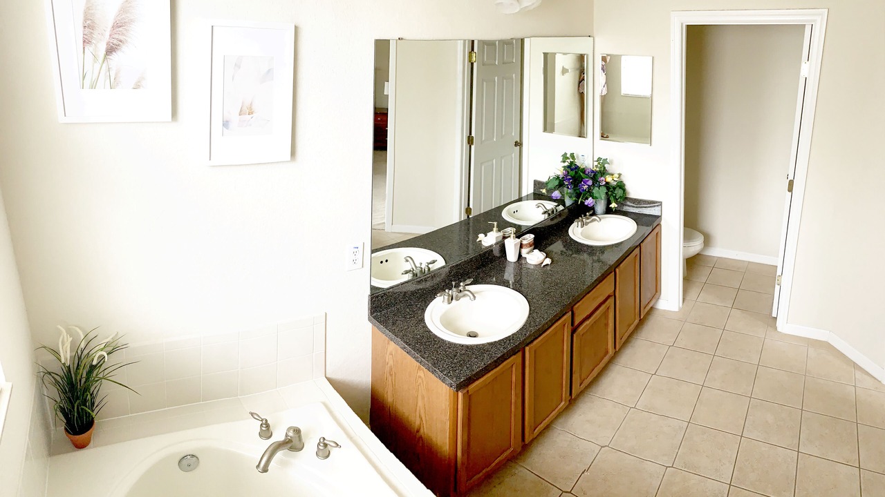 Photo of Bathroom in Crescent Lakes