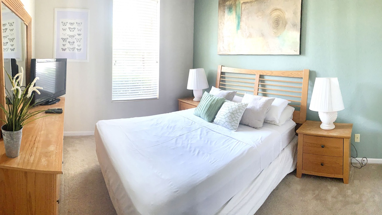 Photo of Bedroom in Crescent Lakes