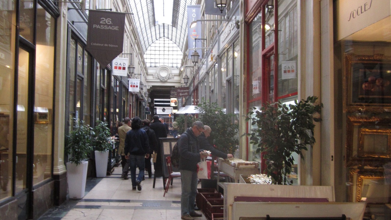 Photo of Others in Vivienne