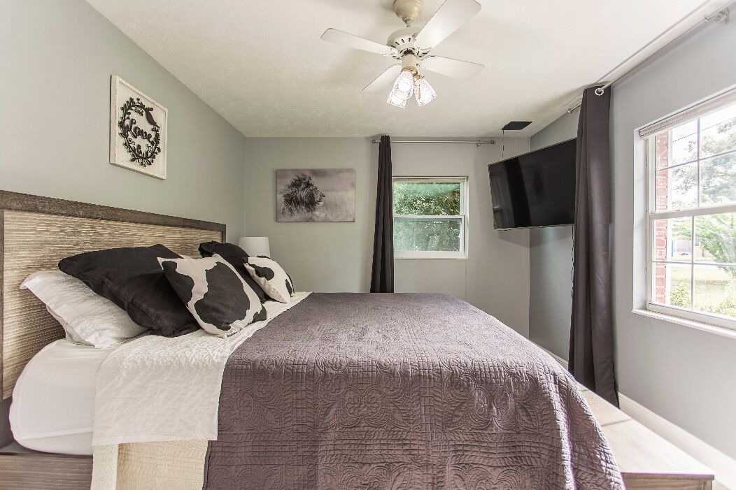 Photo of Bedroom in Bearss Plaza